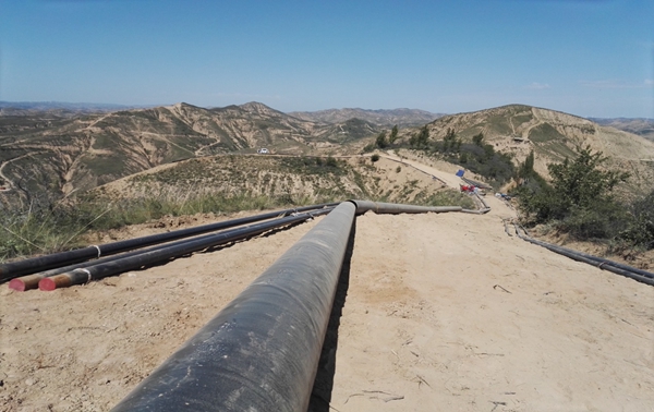 图3 线路施工现场_副本.jpg